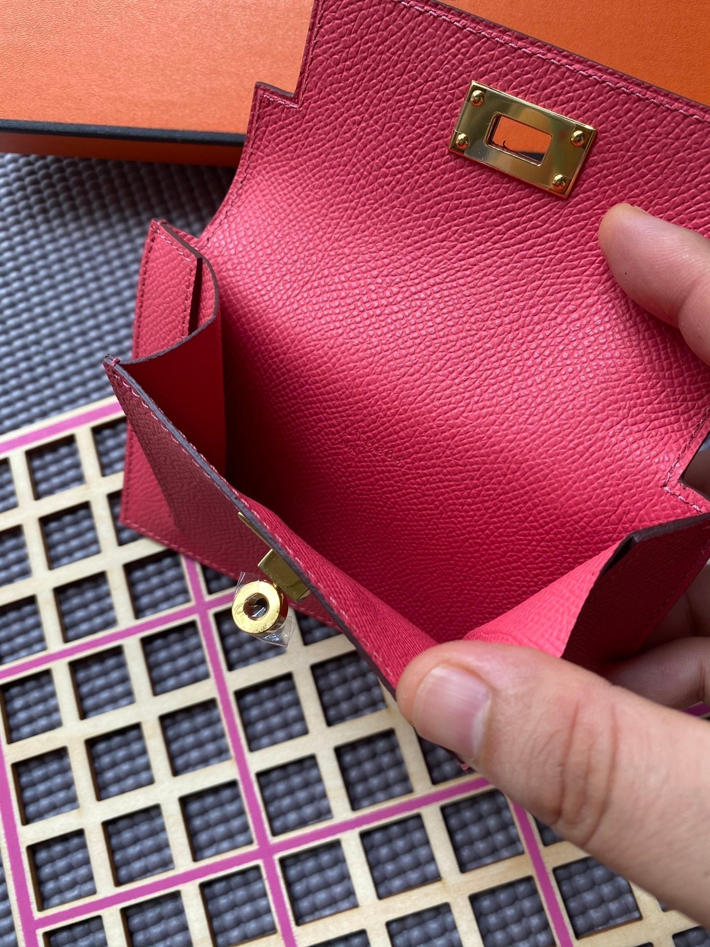 HERMES Kelly Pocket 13.5 Dark Pink Epsom Ghw - Image 4