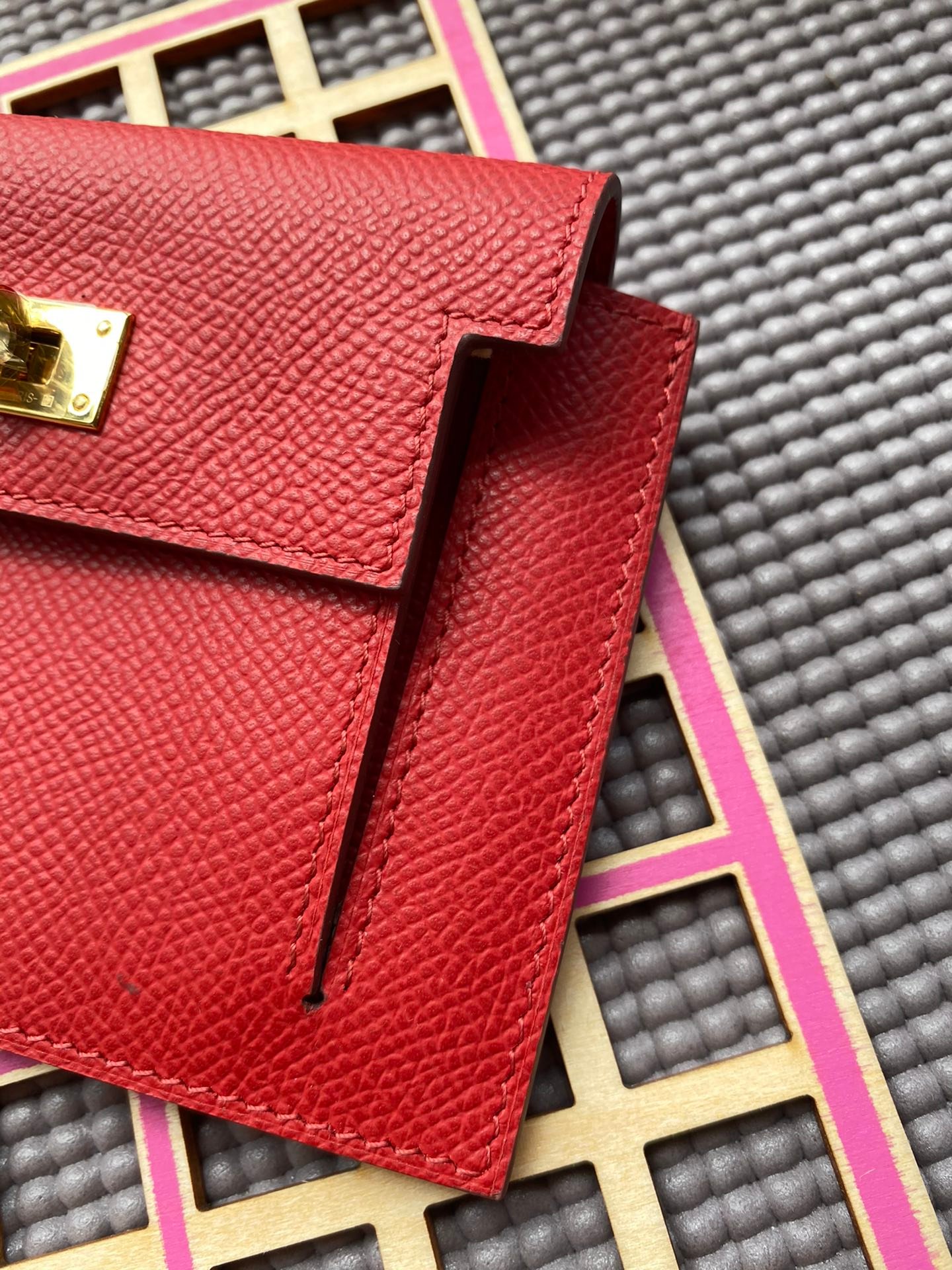 HERMES Kelly Pocket 13.5 Red Epsom Ghw - Image 4