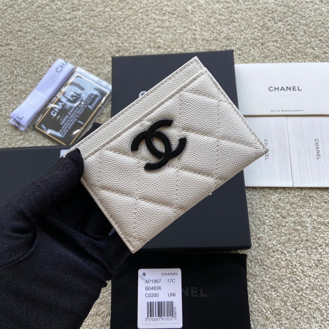 cc card holder 11cm white caviar black hardware - Image 5