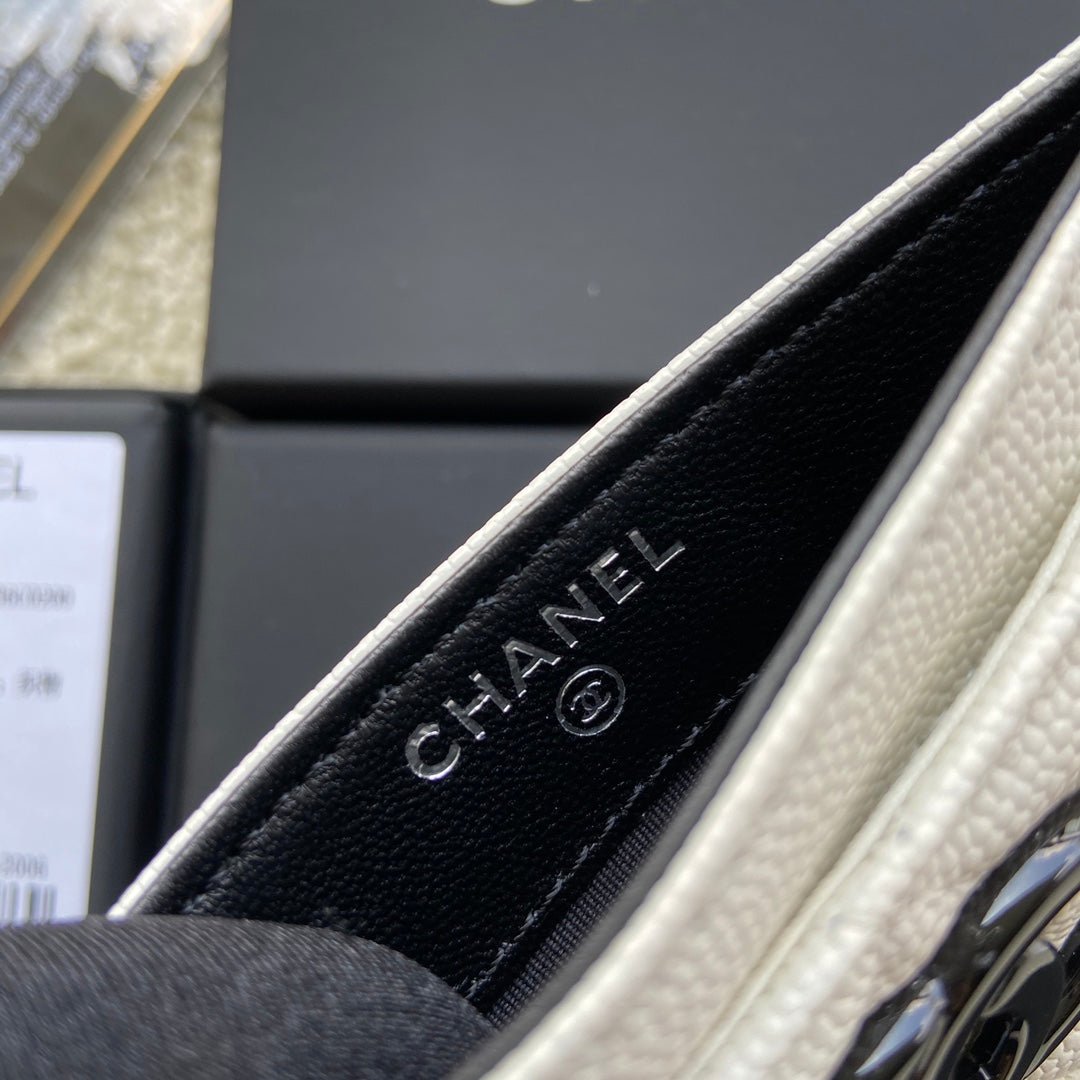 cc card holder 11cm white caviar black hardware - Image 6