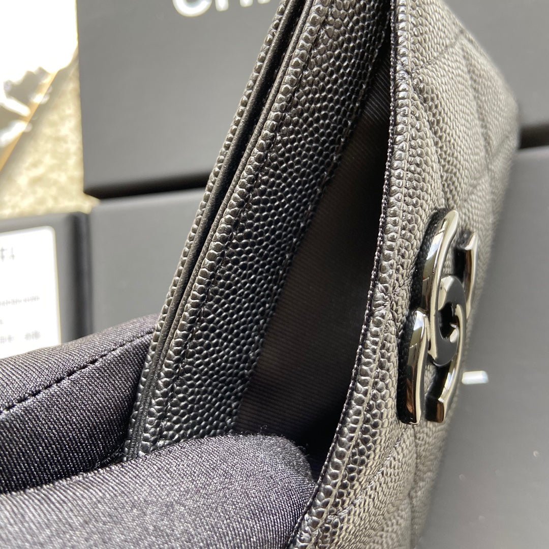 cc card holder 11cm black caviar black hardware - Image 6