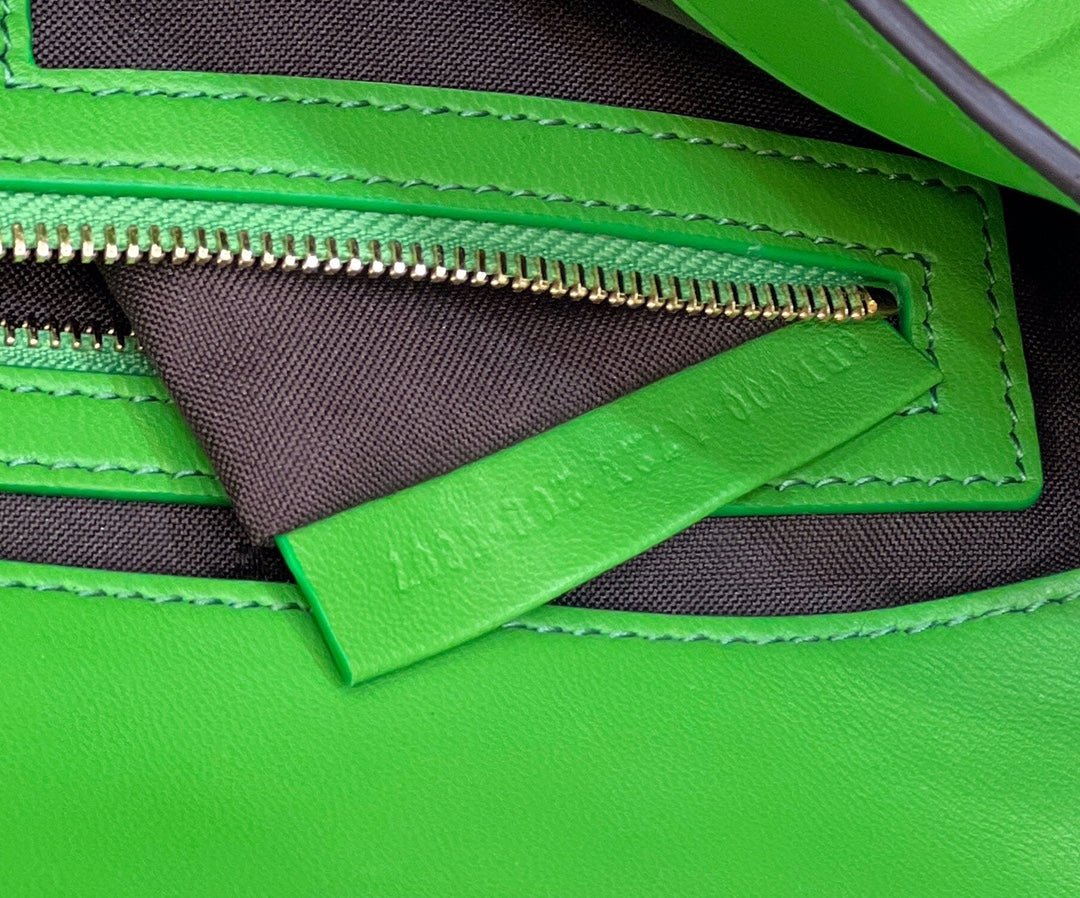 Fendi Baguette 27 Emerald Green Soft Lambskin - Image 7