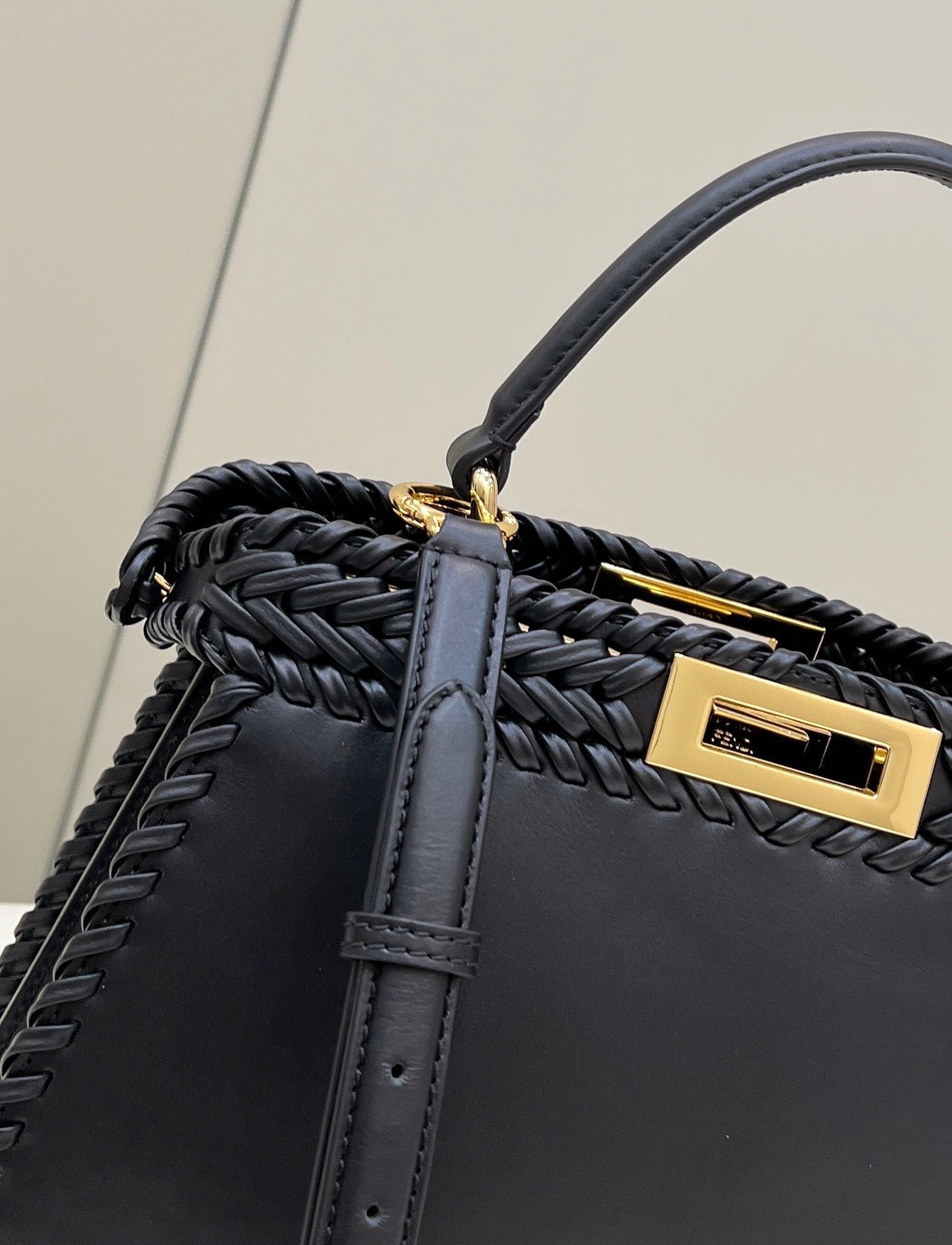 Fendi Peekaboo Iseeu Black Calfskin Woven - Image 4