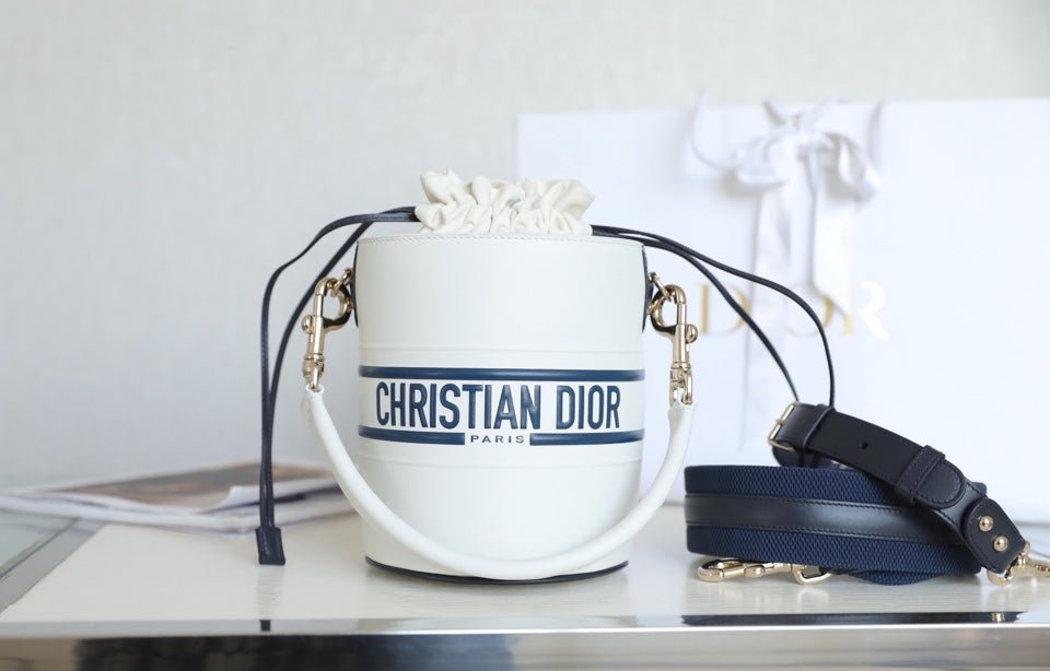 Dior Vibe 18 White Smooth Calfskin Bucket Bag - Image 2