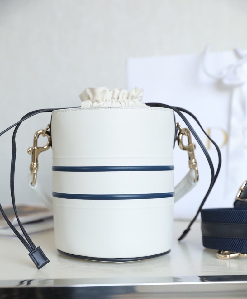 Dior Vibe 18 White Smooth Calfskin Bucket Bag - Image 4