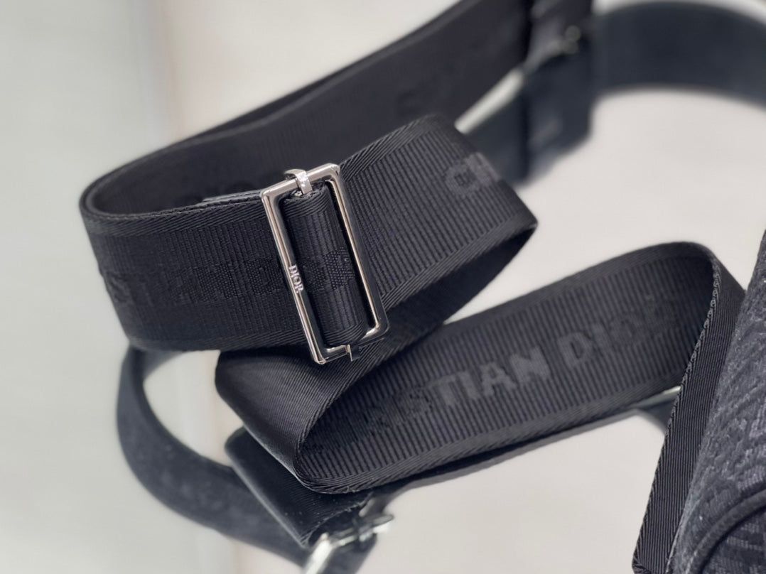 Dior Roller Round Bucket Black Oblique Bag - Image 7