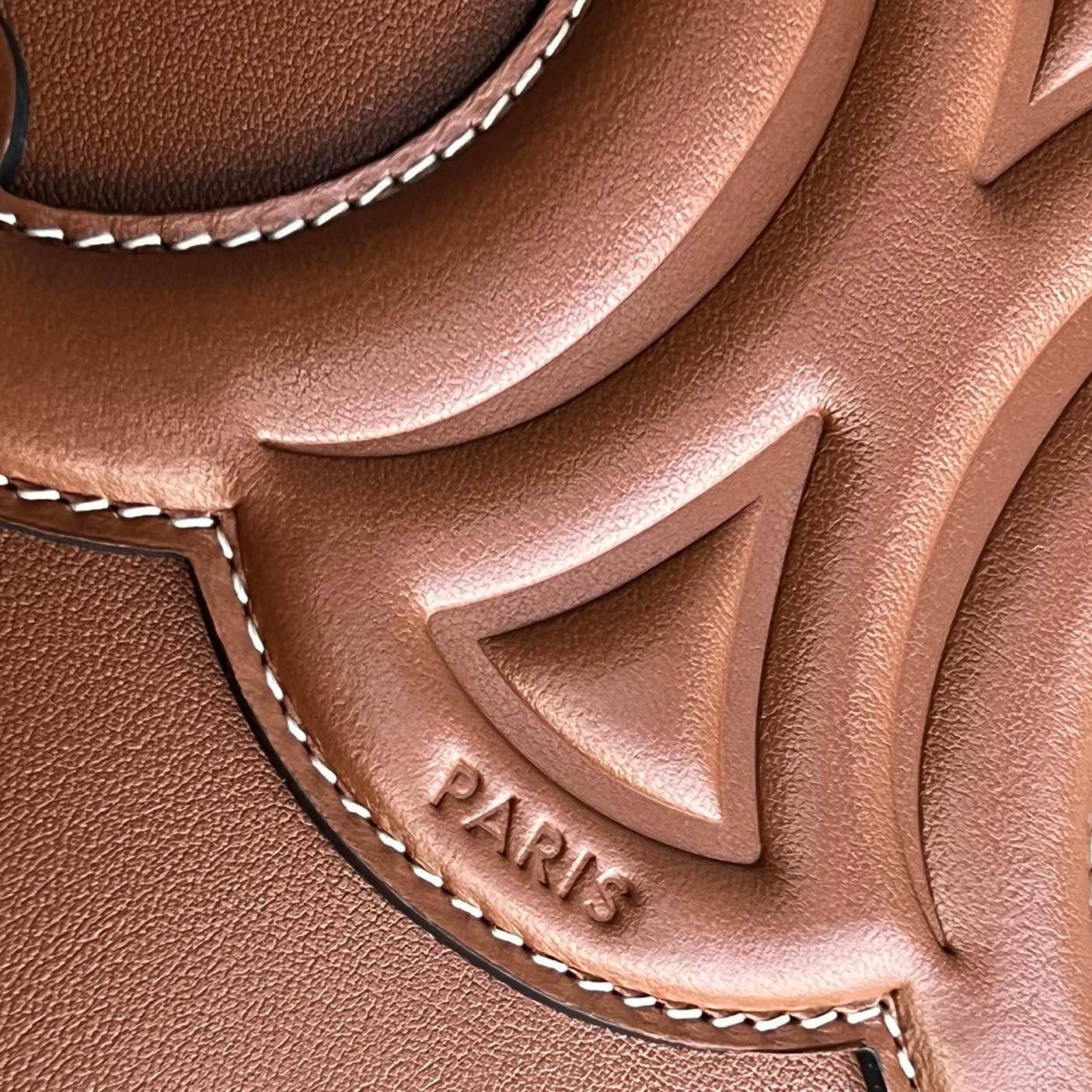 Celine Triomphe 24 Bucket Calfskin - Image 3