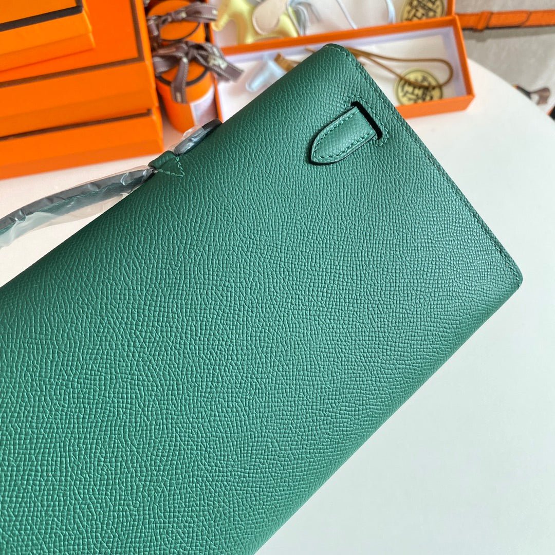 HERMES KELLY CUT 31 IN GREEN FOREST CALFSKIN WITH SILVER HARDWARE - Image 6
