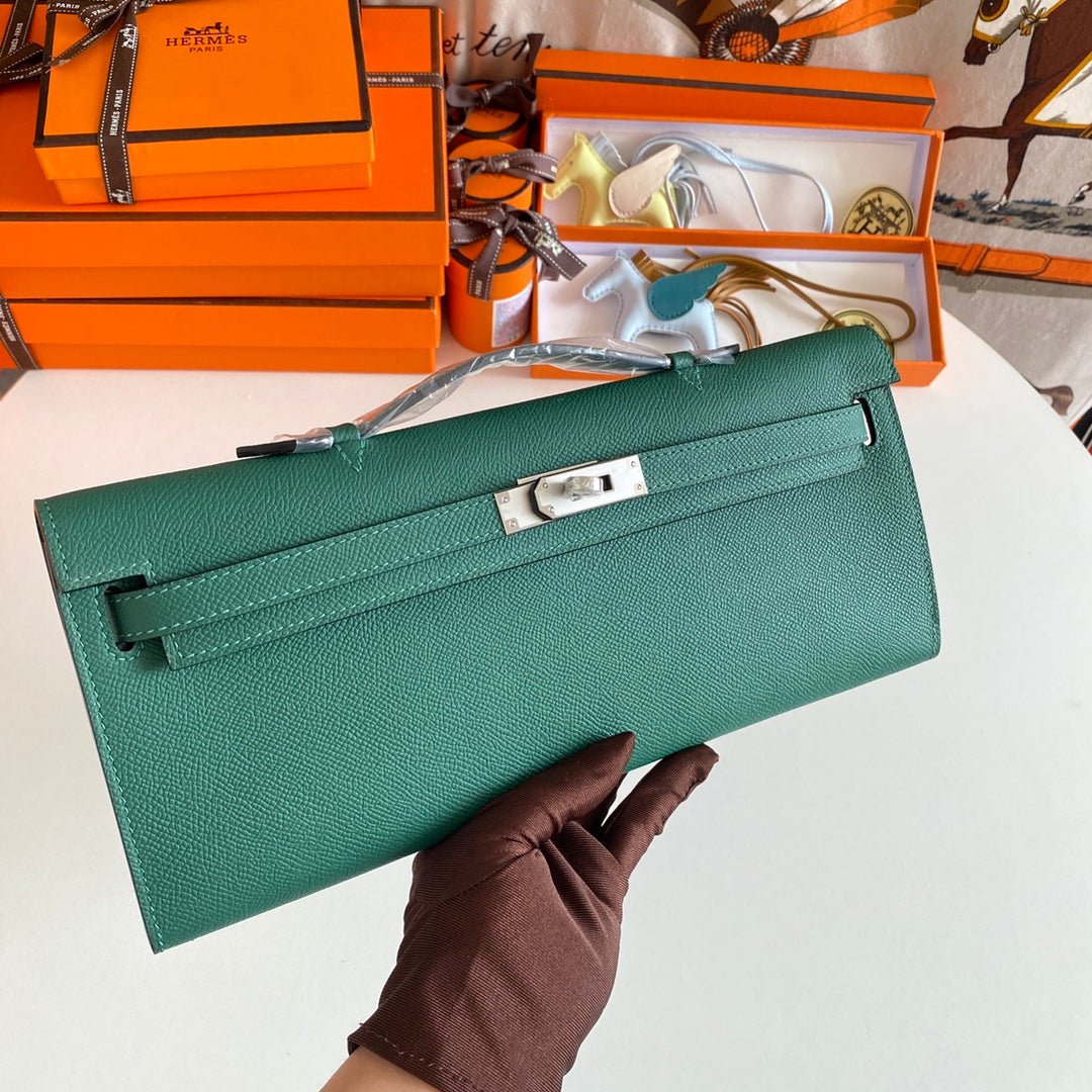 HERMES KELLY CUT 31 IN GREEN FOREST CALFSKIN WITH SILVER HARDWARE - Image 4
