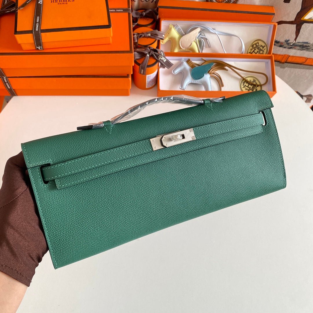 HERMES KELLY CUT 31 IN GREEN FOREST CALFSKIN WITH SILVER HARDWARE - Image 3