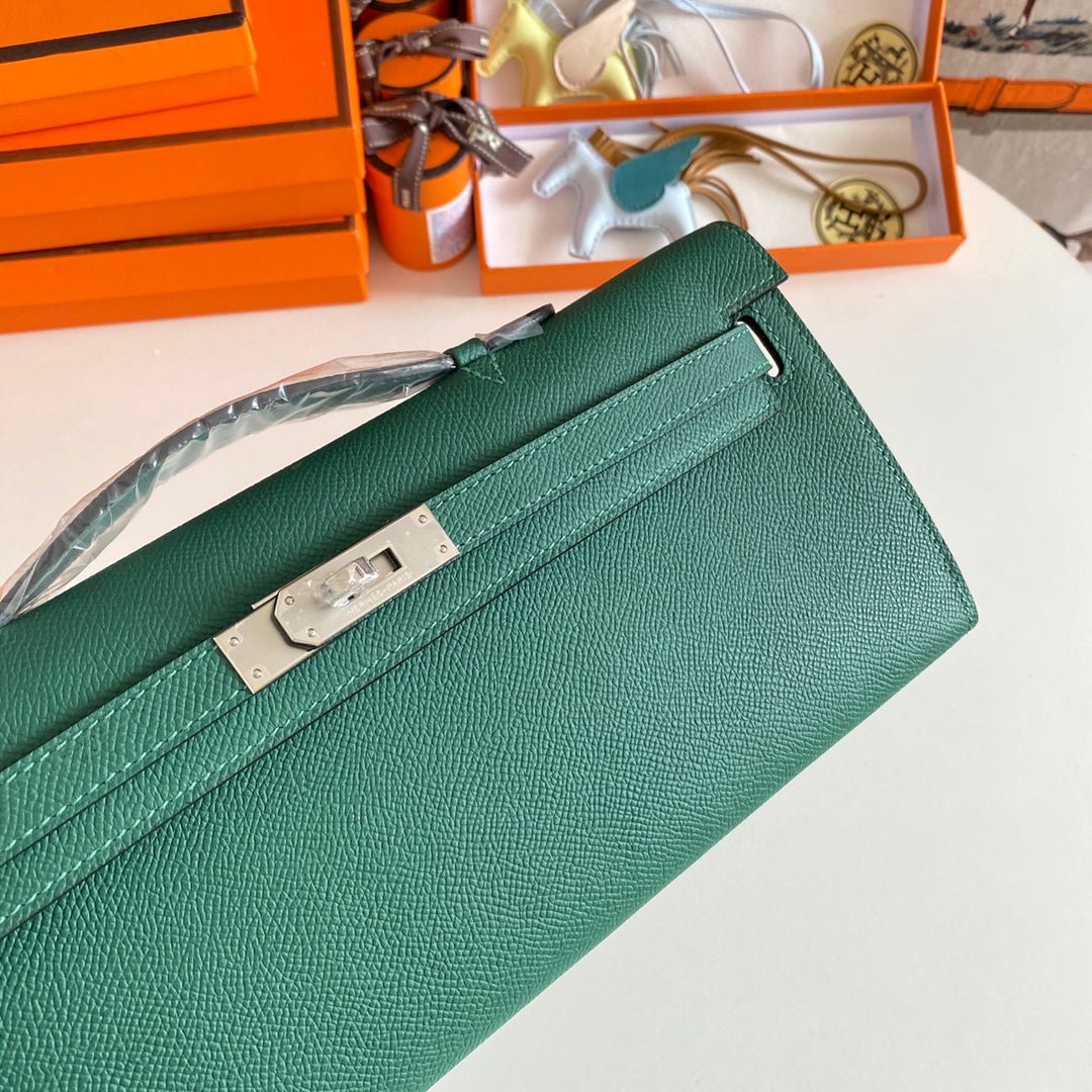 HERMES KELLY CUT 31 IN GREEN FOREST CALFSKIN WITH SILVER HARDWARE - Image 5