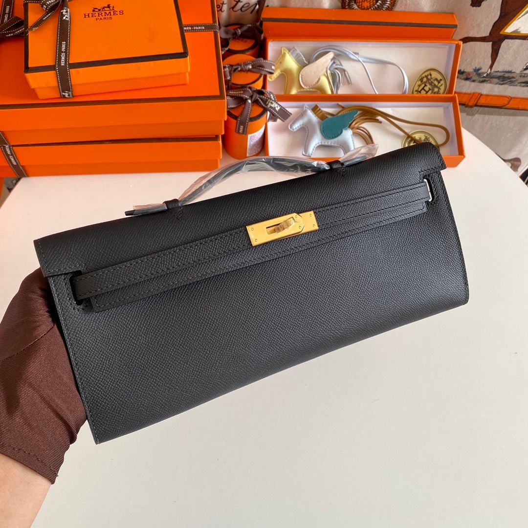 Alternative view of HERMES KELLY CUT 31 IN BLACK CALFSKIN WITH GOLD HARDWARE