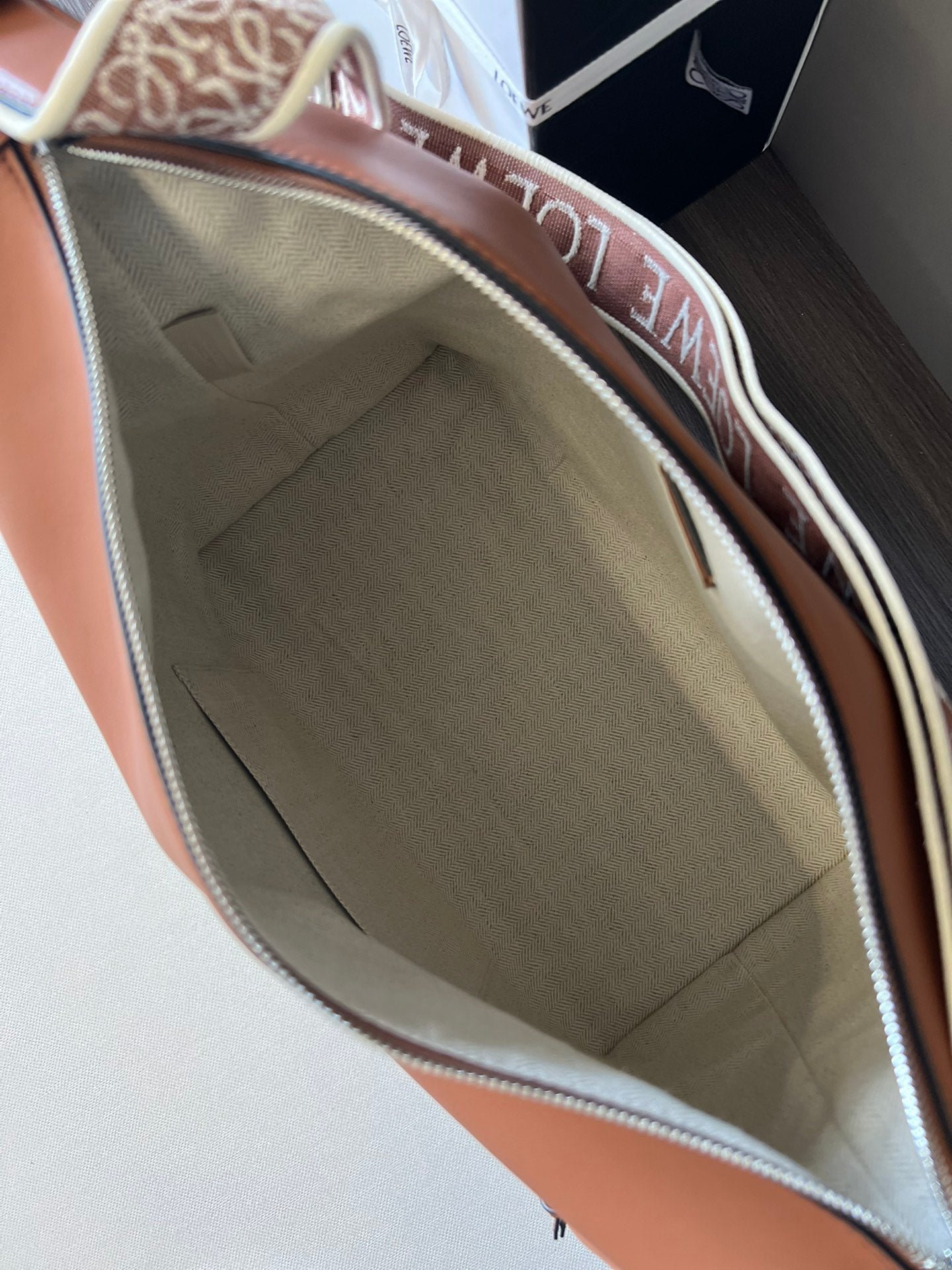 Loew Unisex Cubi Shoulder Crossbody Zipper Commuter Tote Bag Tan smooth calfskin - Image 9