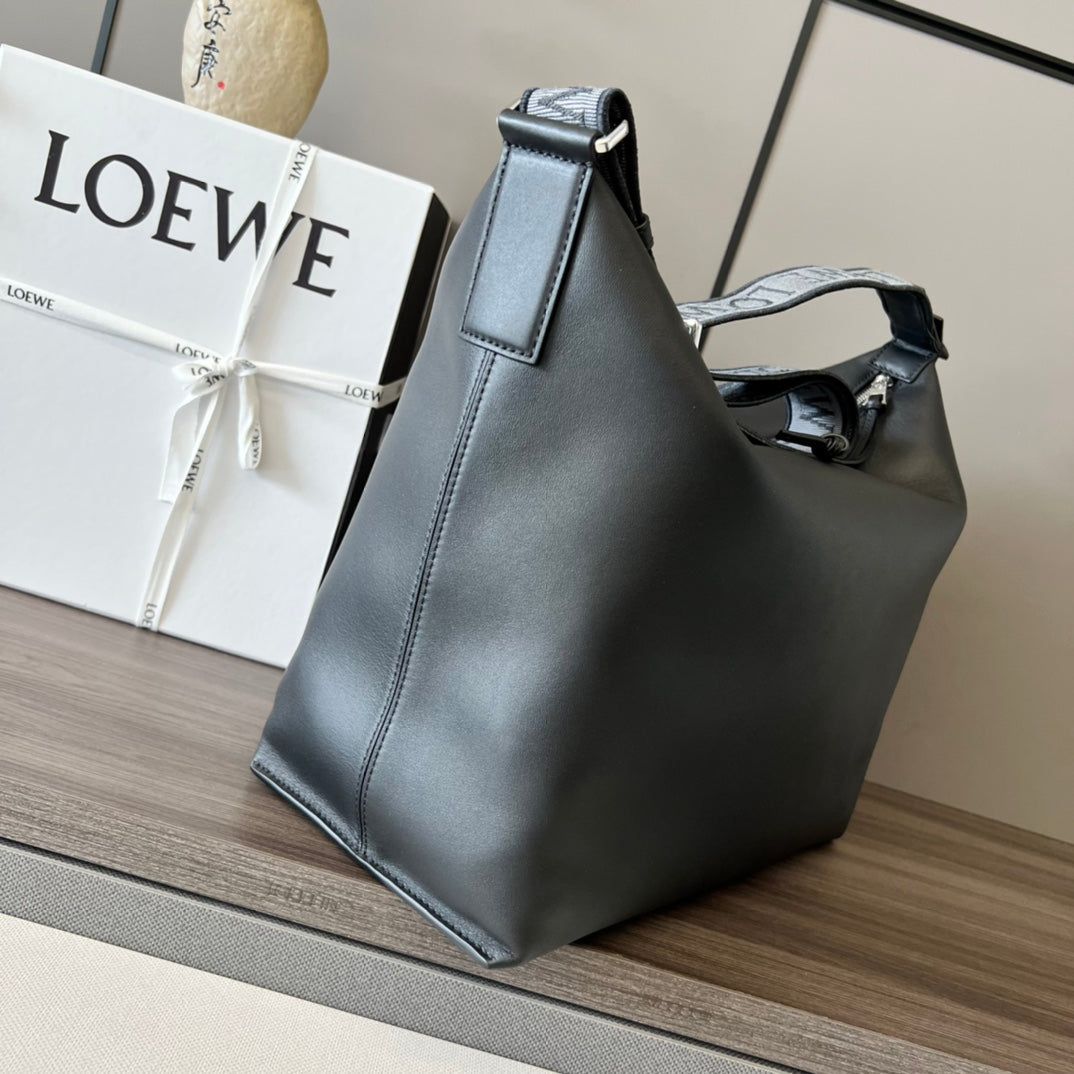Loew Unisex Cubi Shoulder Crossbody Zipper Commuter Tote Bag Black smooth calfskin - Image 3