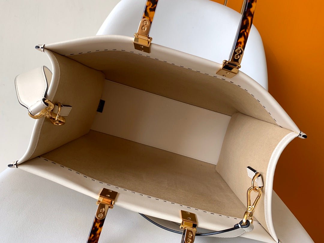 Fendi Sunshine Medium 35 White Calfskin Tote Bag - Image 6