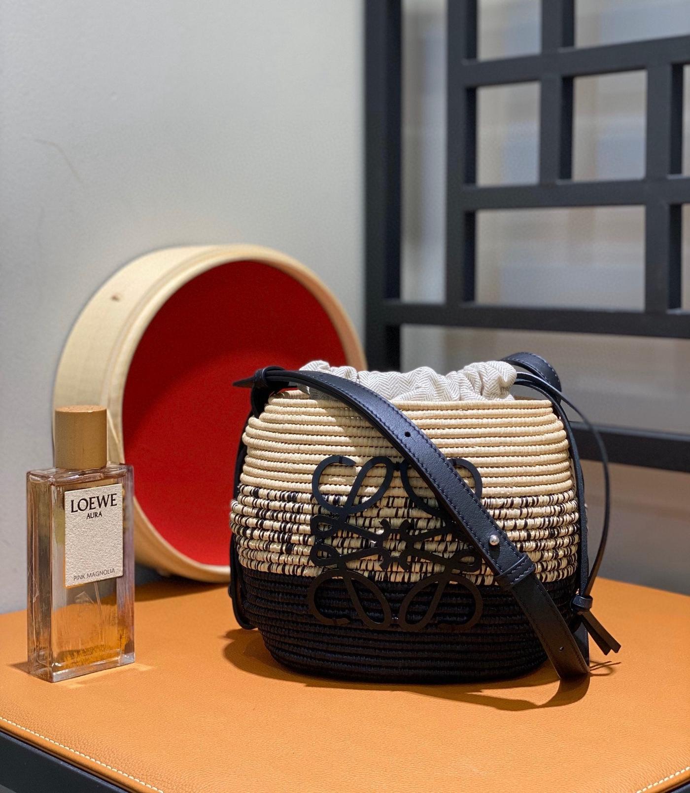 Alternative view of LOE 18 ANAGRAM BASKET BAG IN BLACK AND NATURAL RAFFIA