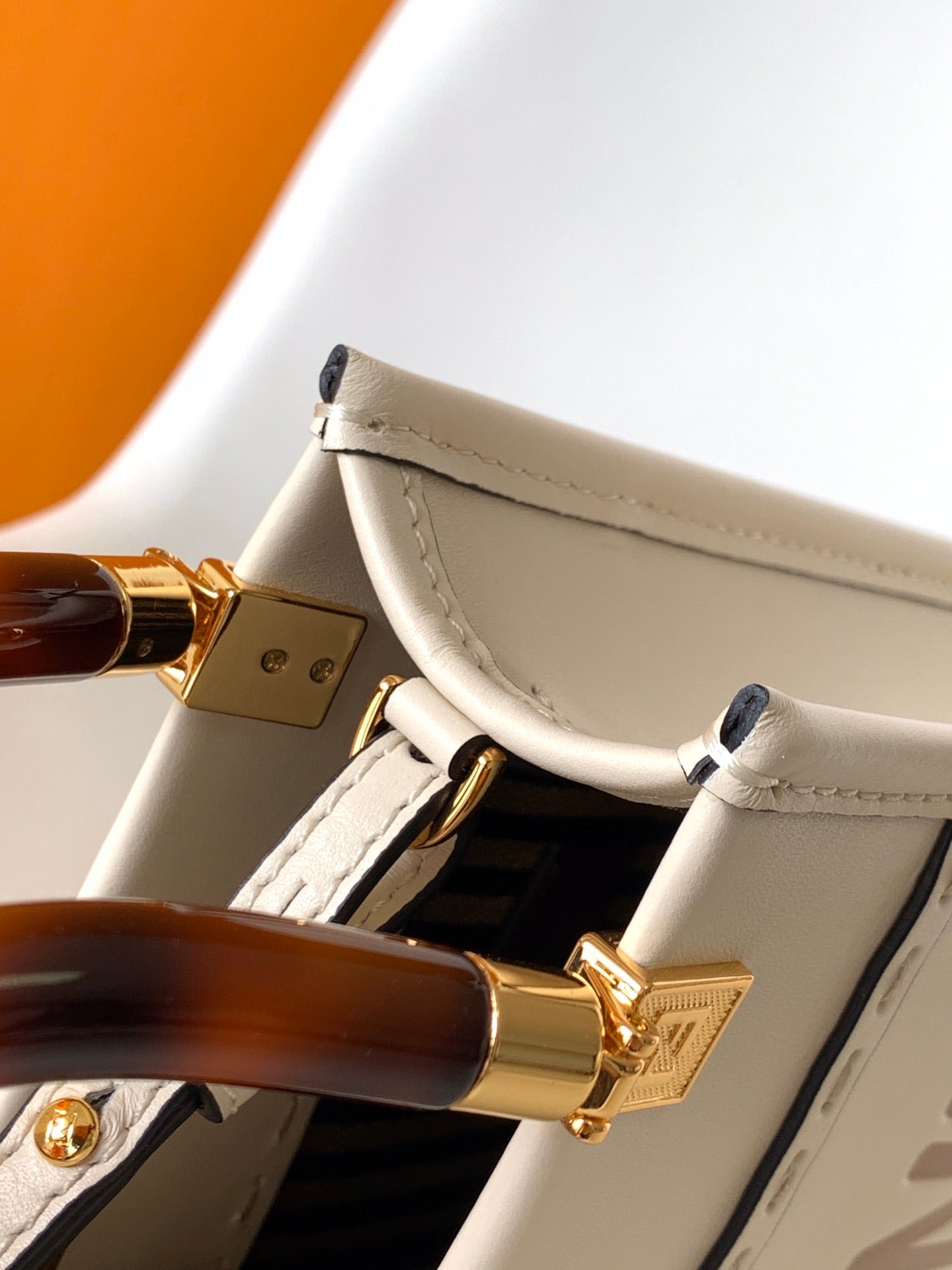 Fendi Mini Sunshine Shopper 18 White Calfskin Bag - Image 5