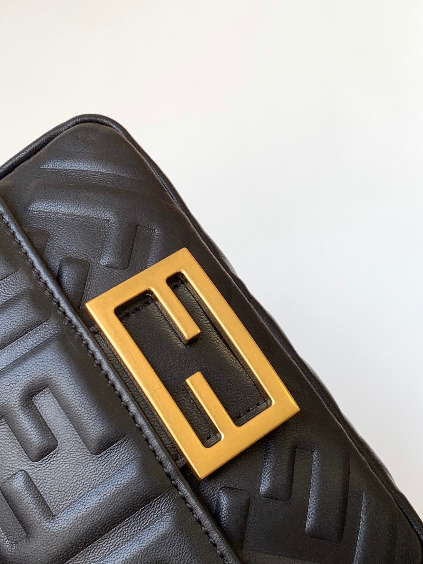 Fendi Mini Baguette 20 Motif Calfskin - Image 6