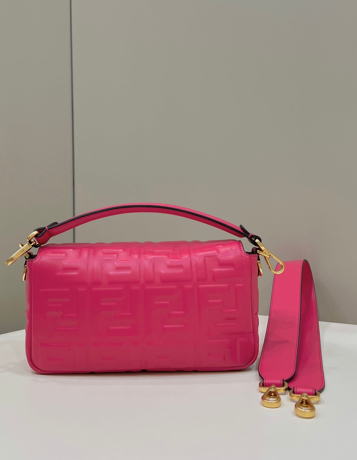 Fendi Baguette 27 Cerise Pink Lambskin Gold - Image 3