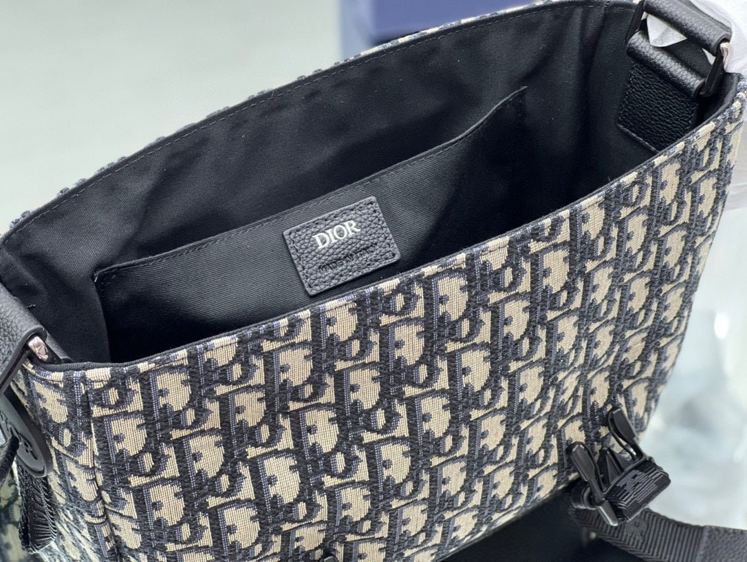 Dior Medium 31 Beige Black Oblique Jacquard Bag - Image 8