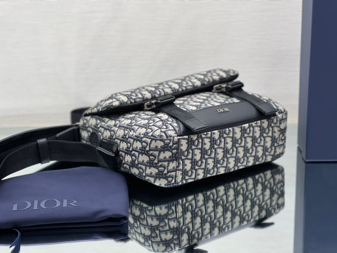 Dior Medium 31 Beige Black Oblique Jacquard Bag - Image 4