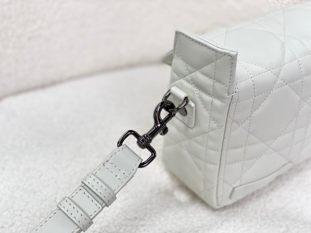 Dior Diorcamp 23 White Quilted Calfskin Bag - Image 8