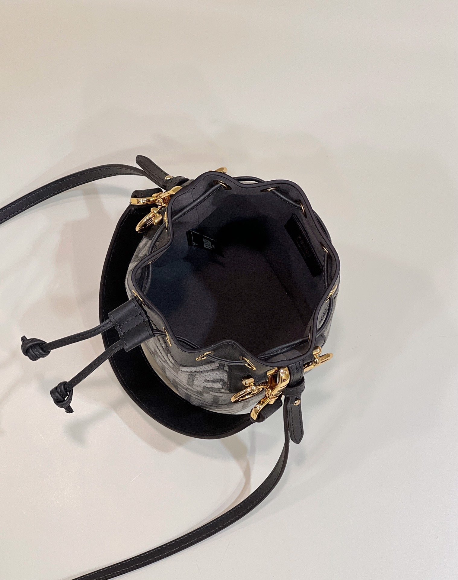 Fendi Mon Tresor Mini 18 FF Fabric Bucket - Image 7