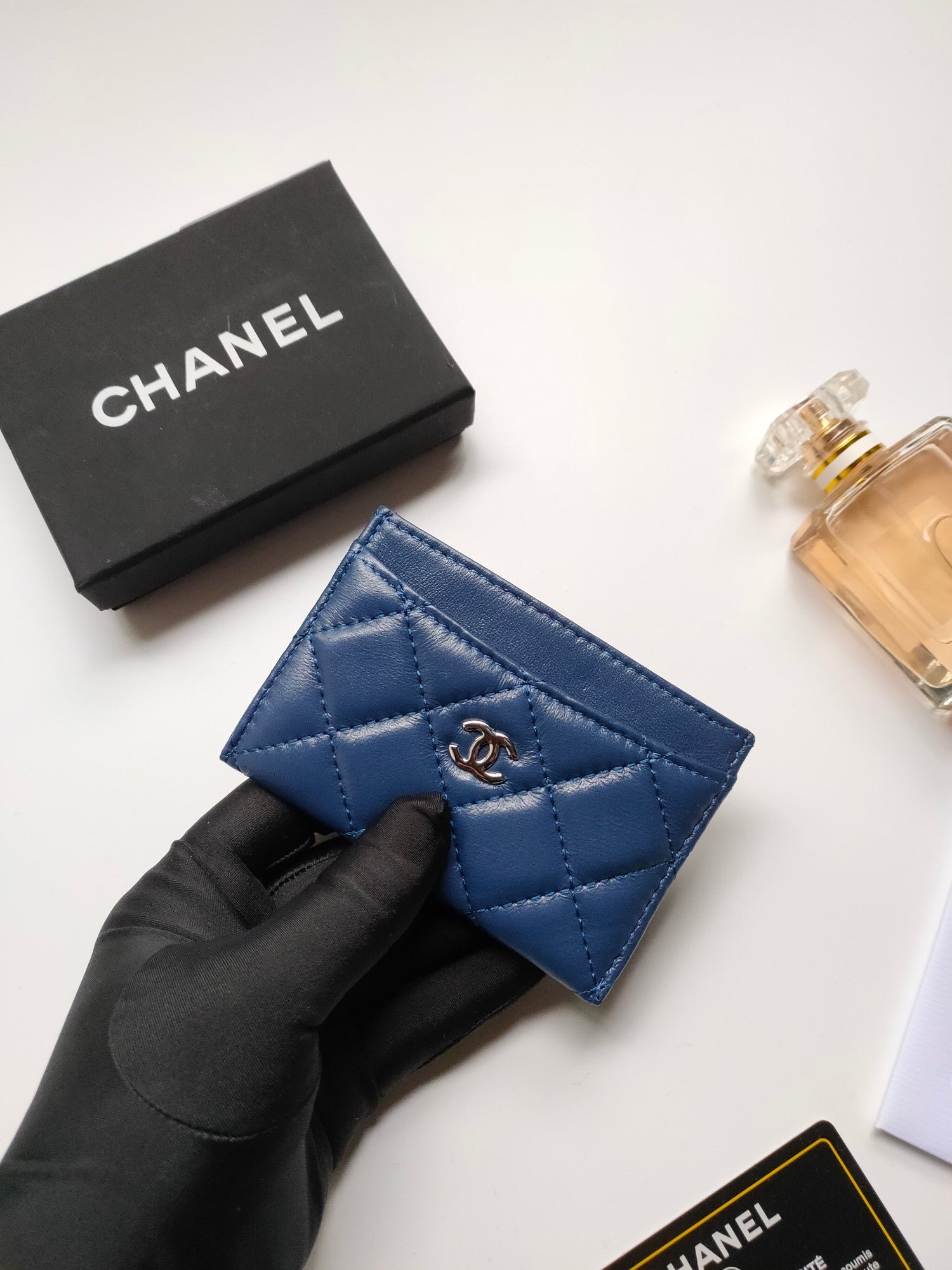 Chanel Navy Lambskin Quilted Card Case - Image 3