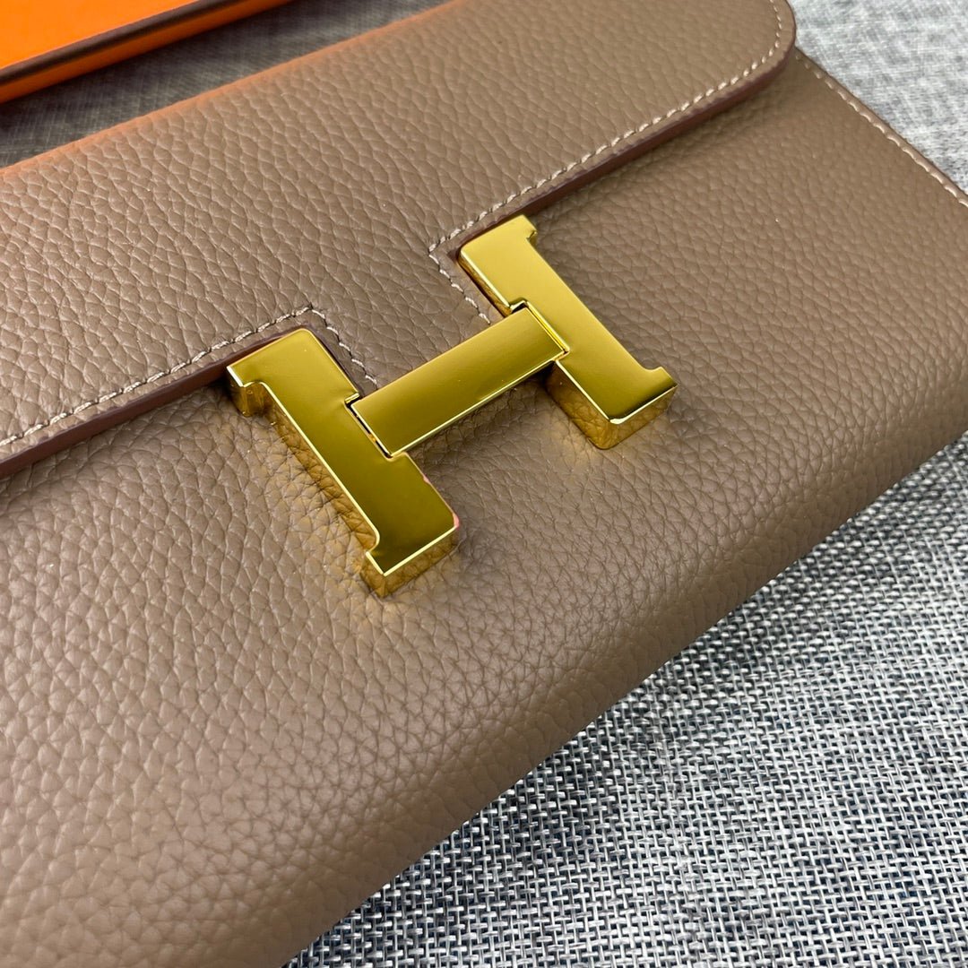 Alternative view of HERMES CLUTCH CONSTANCE 22 ASH BROWN CALFSKIN GOLD HARDWARE