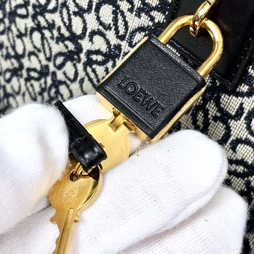 LOE AMAZONA 19 BAG IN BLACK CALFSKIN AND MONOGRAM JACQUARD - Image 7