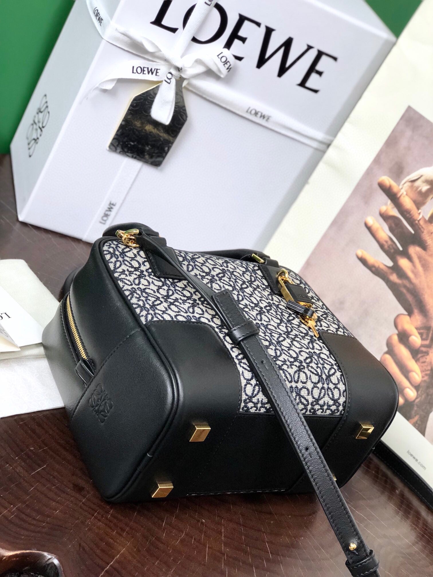 LOE AMAZONA 19 BAG IN BLACK CALFSKIN AND MONOGRAM JACQUARD - Image 4
