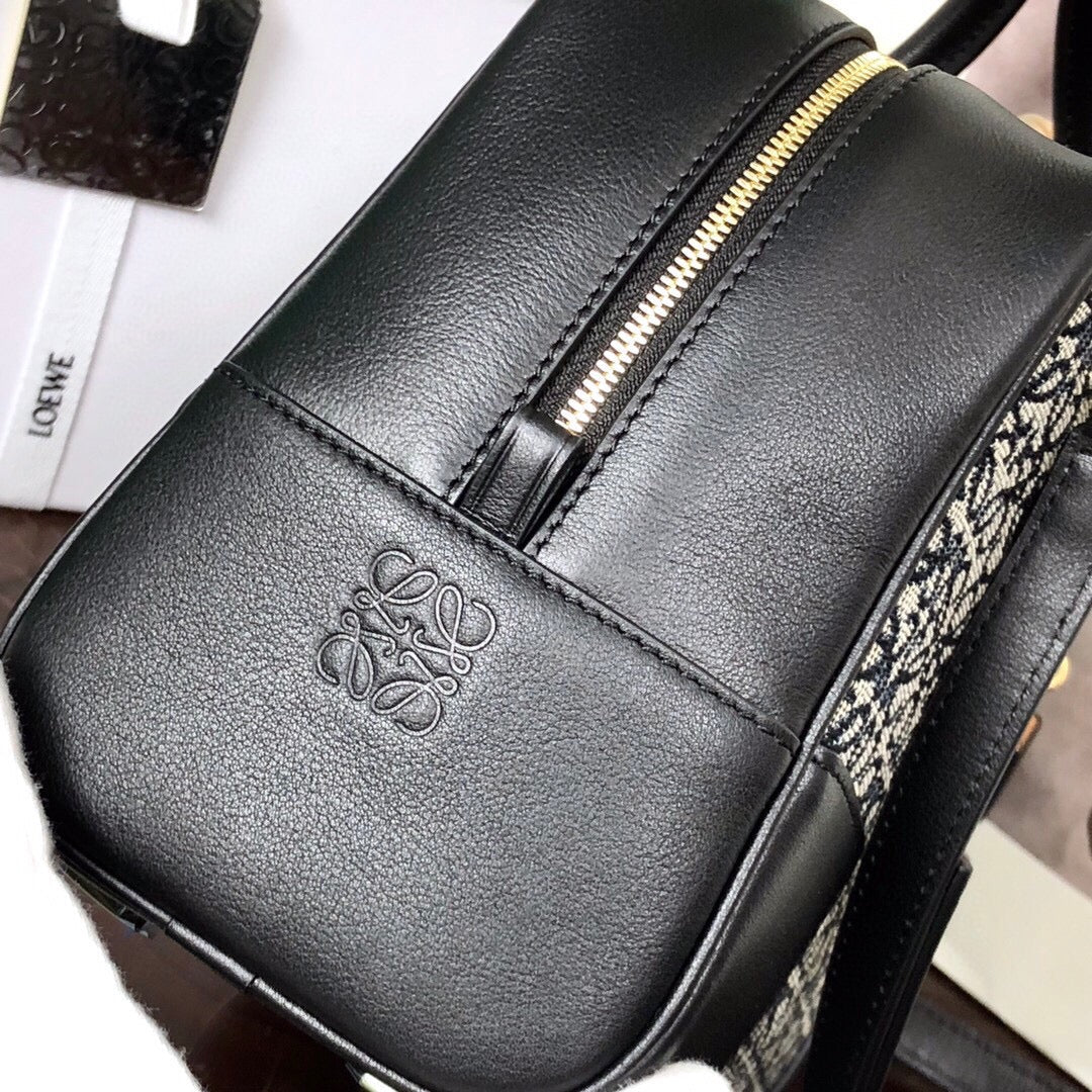LOE AMAZONA 19 BAG IN BLACK CALFSKIN AND MONOGRAM JACQUARD - Image 8