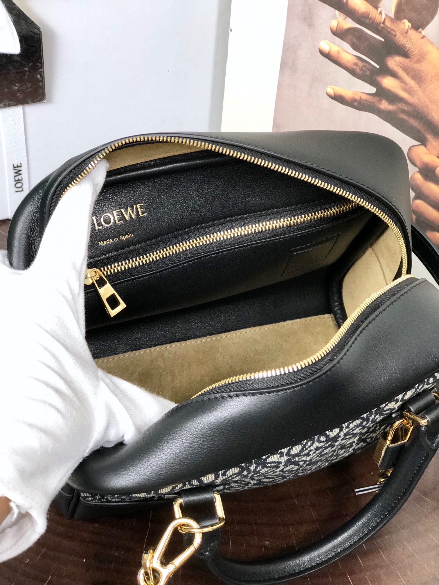LOE AMAZONA 19 BAG IN BLACK CALFSKIN AND MONOGRAM JACQUARD - Image 5