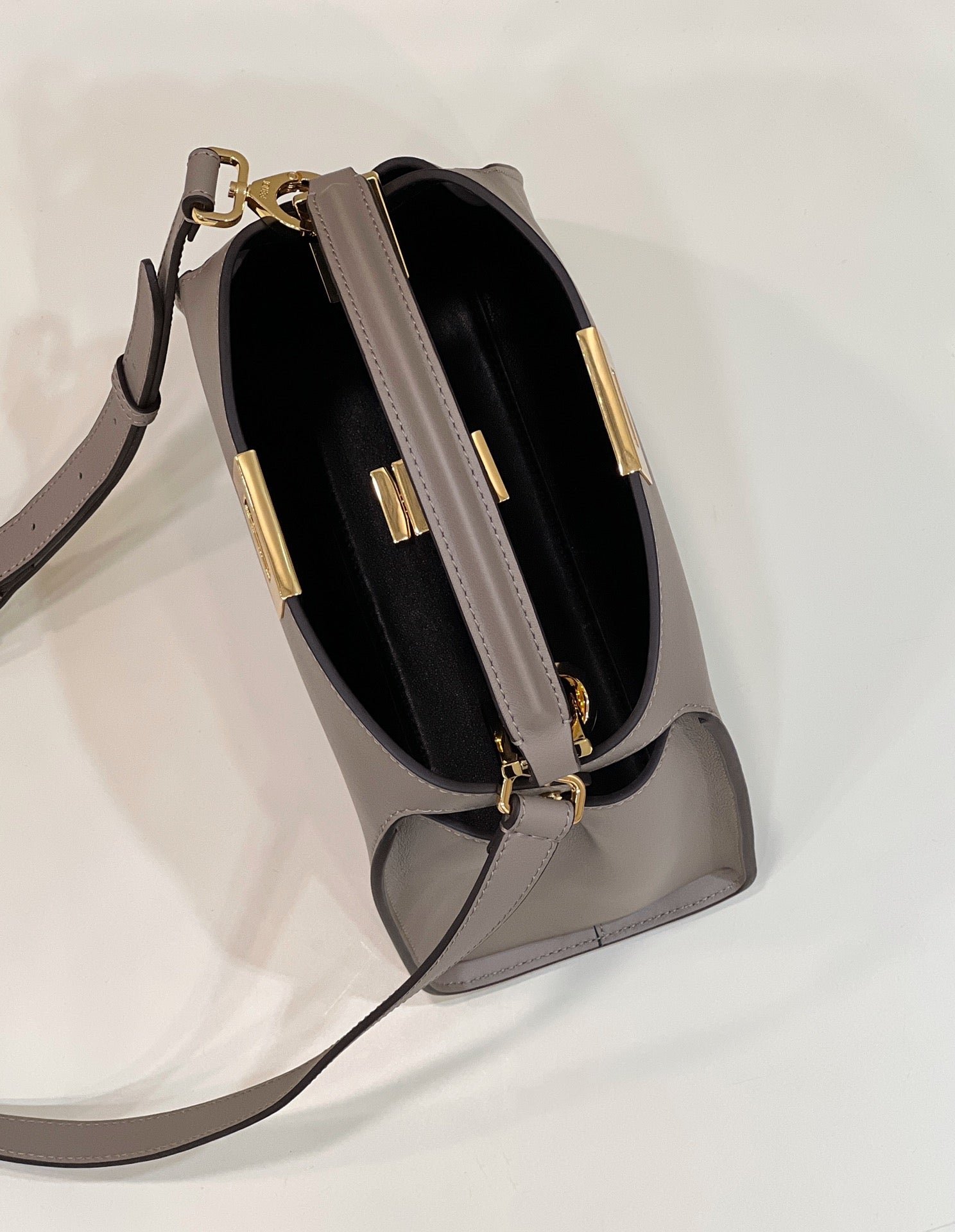 Fendi Peekaboo 27 Camel Brown Calfskin - Image 7