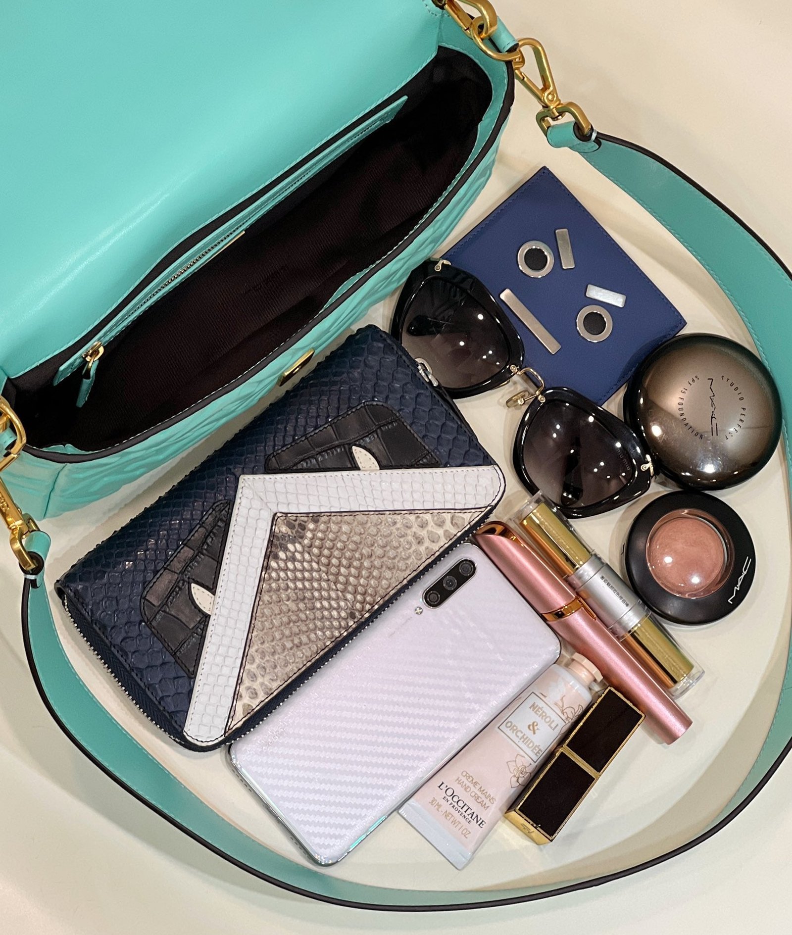 Fendi Baguette 27 Turquoise Soft Lambskin Gold - Image 7