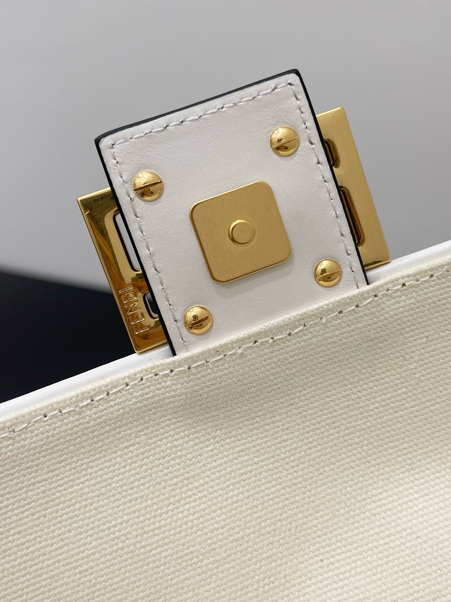 Fendi 26 Baguette White Nappa Leather Gold - Image 5