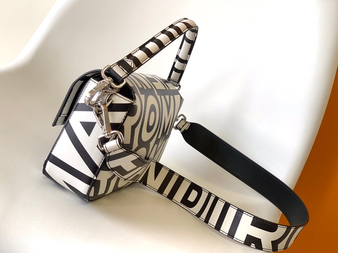 Fendi Roma 27 Black White Calfskin Bag - Image 8