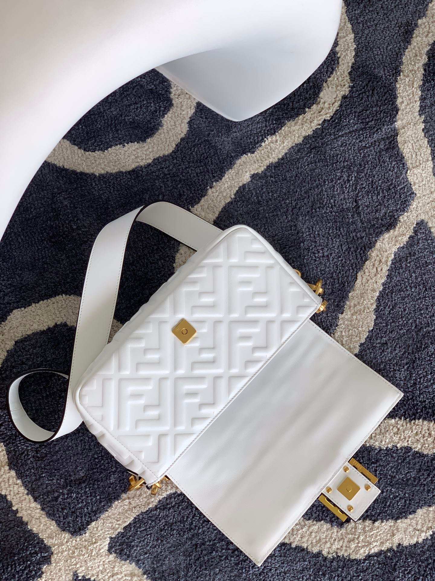Fendi Baguette 27 White Motif Calfskin Bag - Image 3