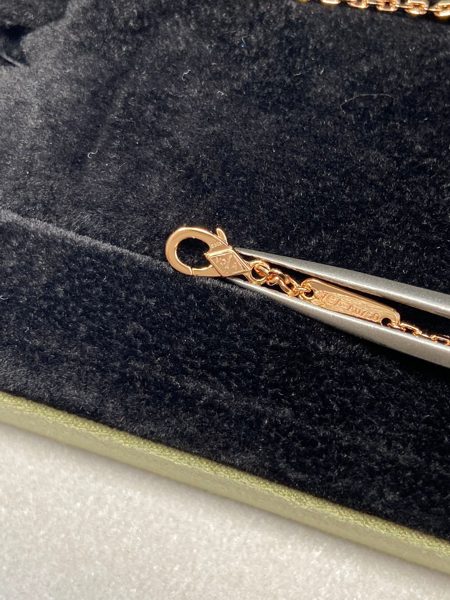 Alternative view of VCA Butterfly Pink Gold Pink MOP Bracelet