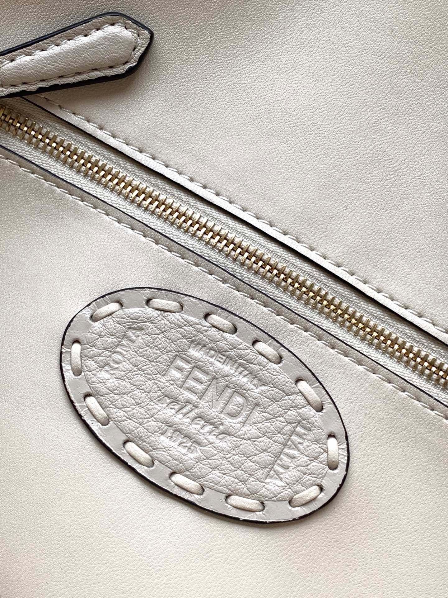 Fendi Baguette 27 Beige Calfskin Bag - Image 7