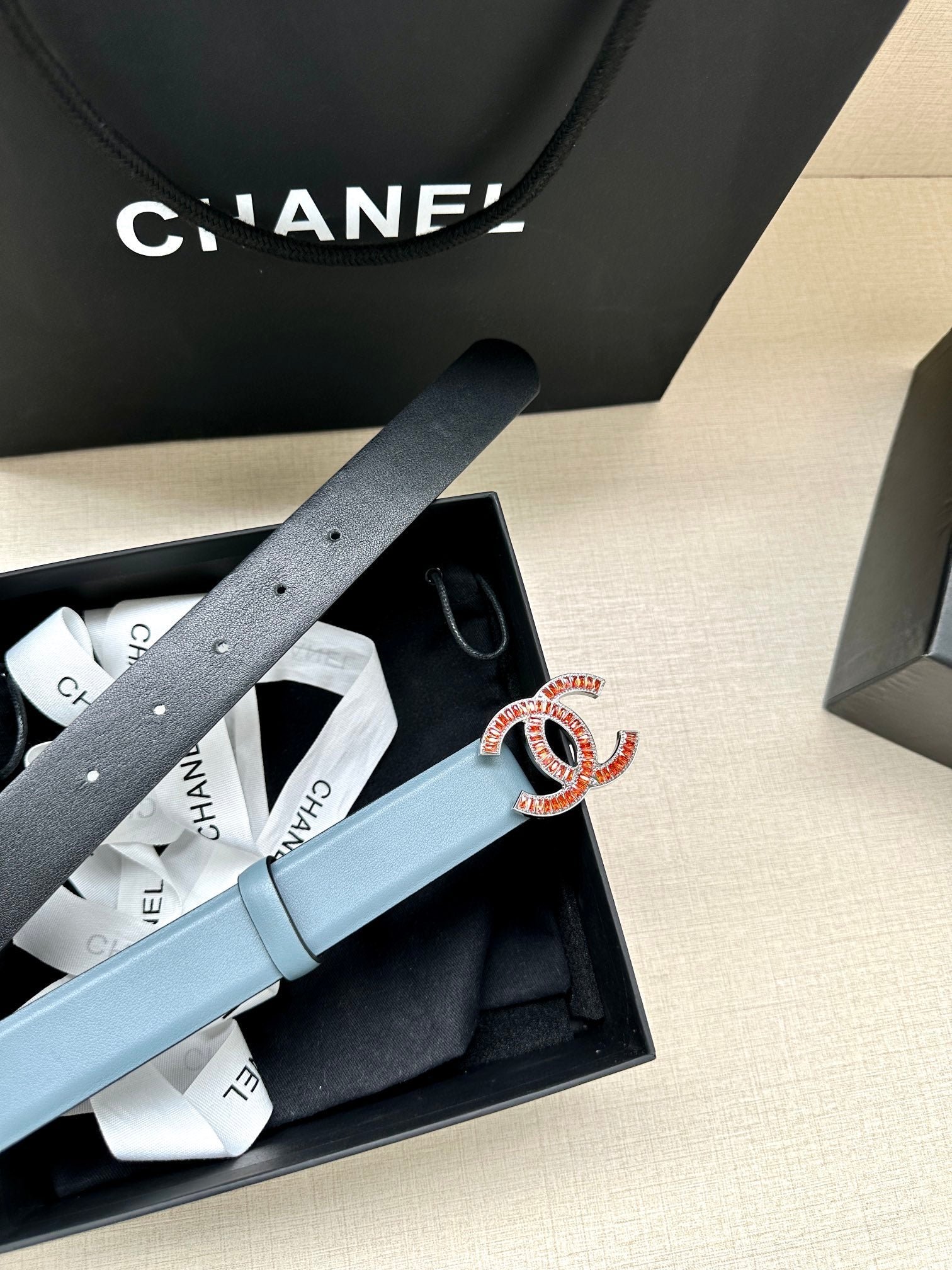 Chanel Grey Leather Crystal Belt - Image 8