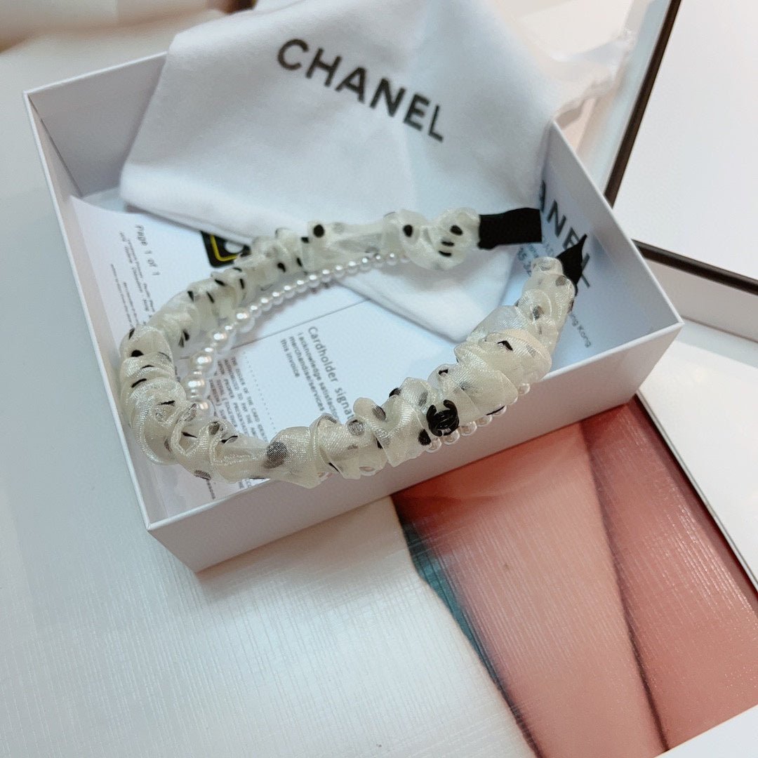 Chanel White Polka Dot Tulle Pearl Twisted Headband - Image 4