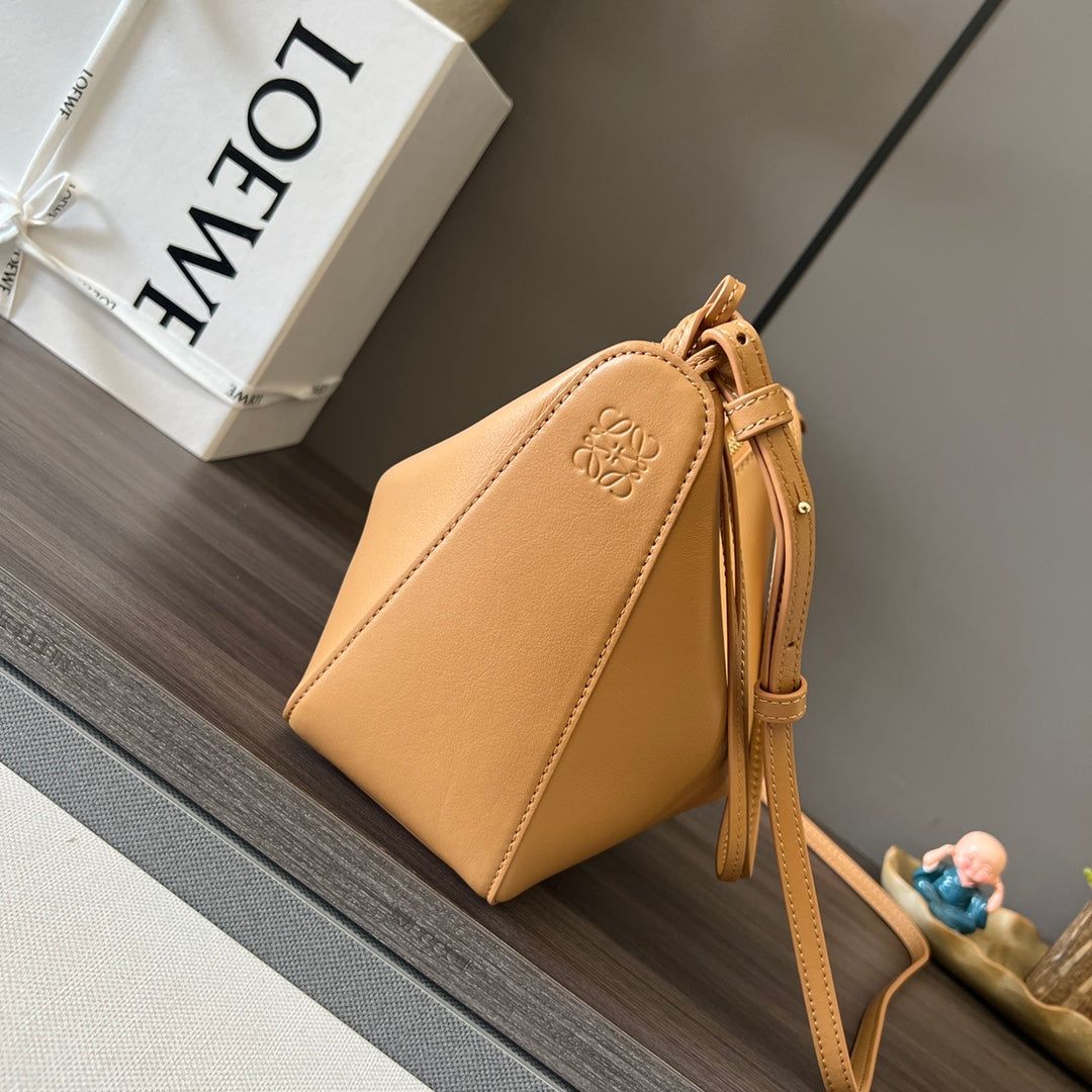 LOE LUNA HOBO 28 BAG IN PASTEL ORANGE CALFSKIN - Image 4