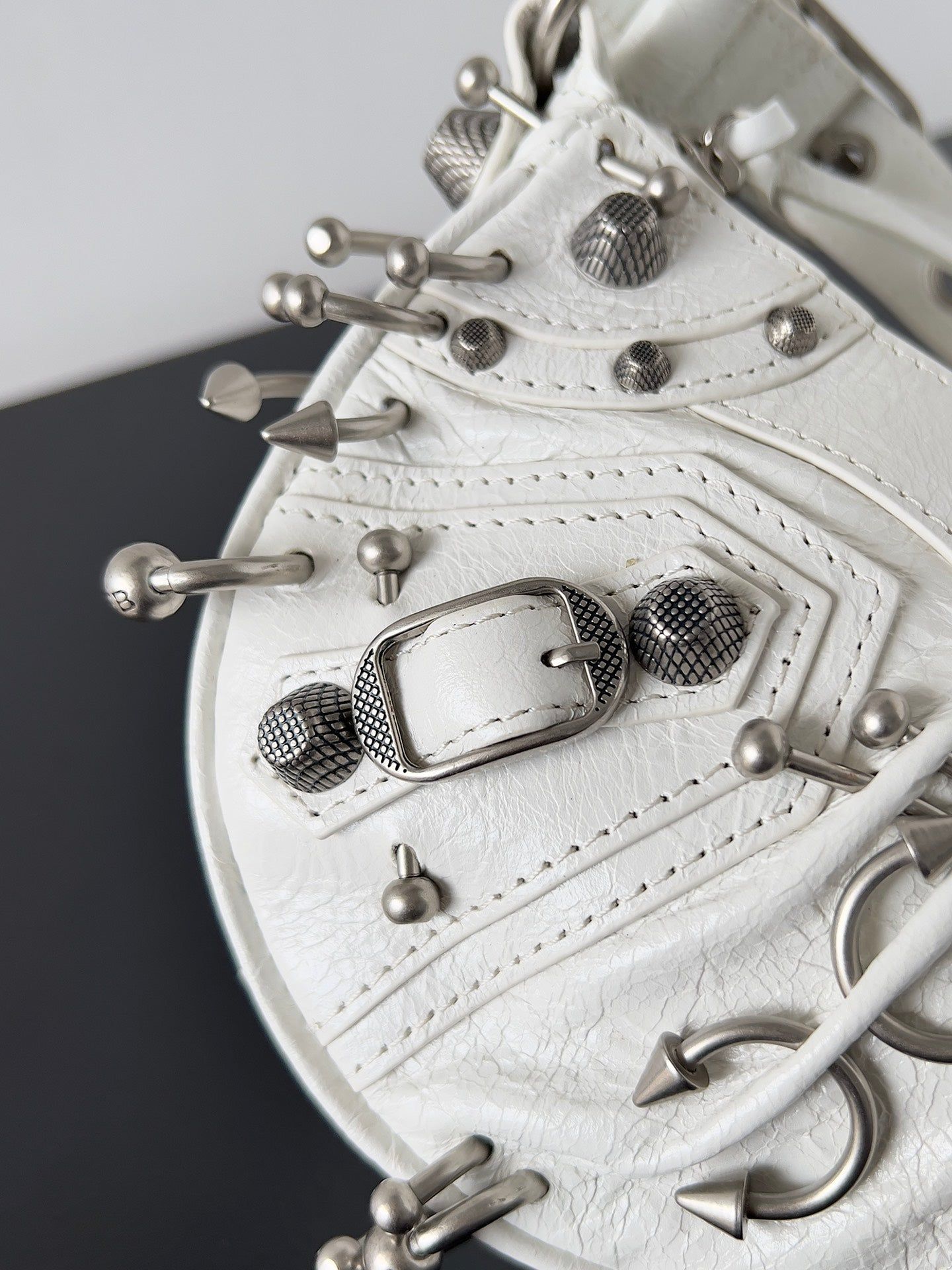 Balenciaga Le Cagole Arena Lambskin 26cm - Image 5