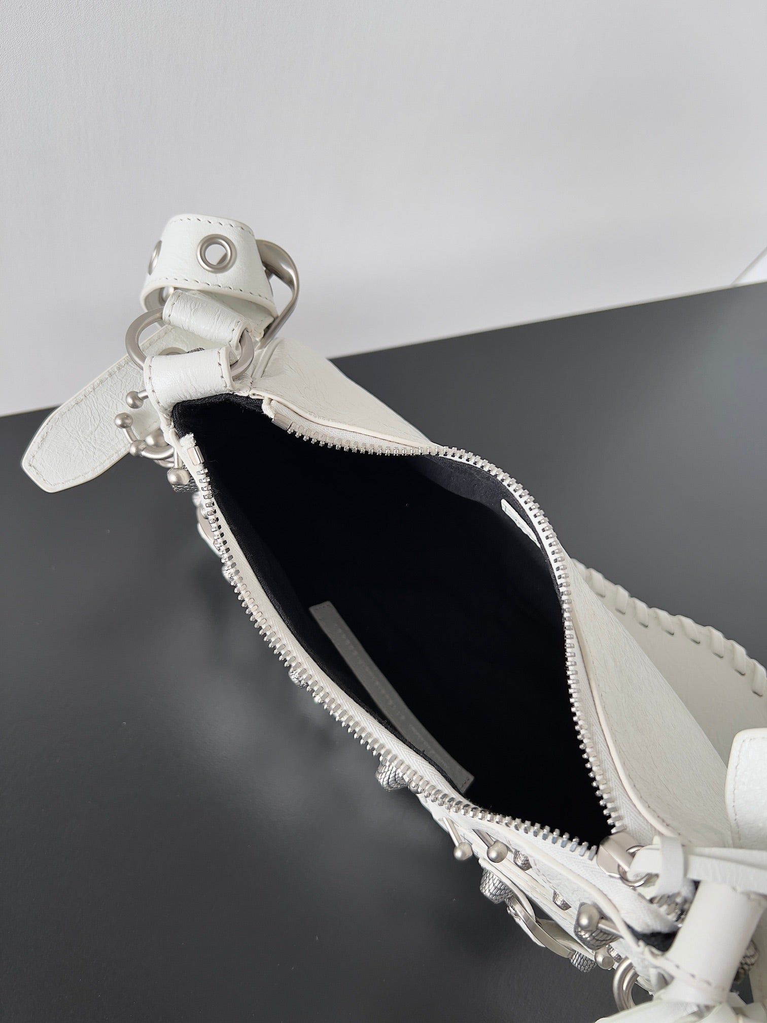 Balenciaga Le Cagole Arena Lambskin 26cm - Image 8
