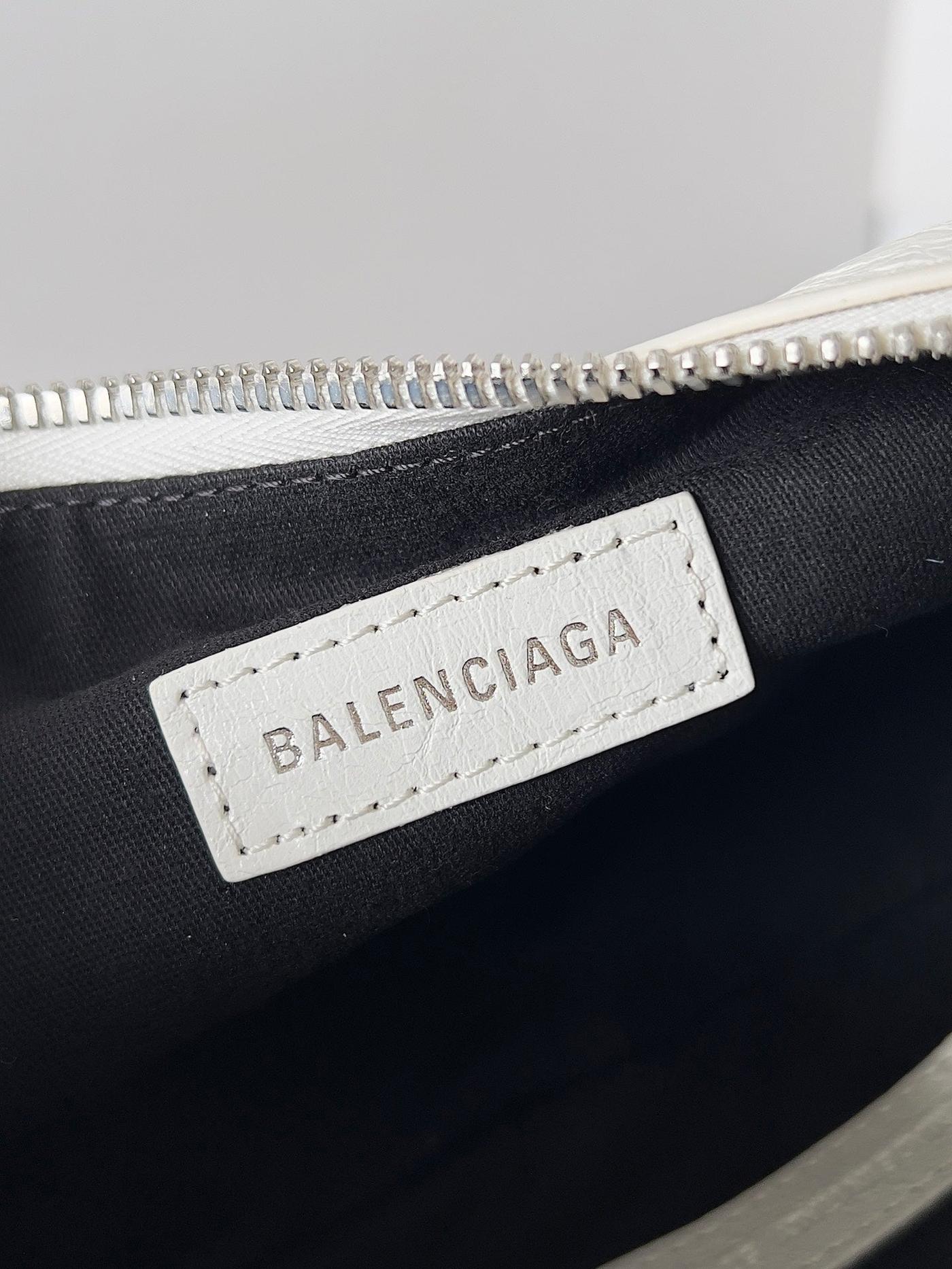 Balenciaga Le Cagole Arena Lambskin 26cm - Image 9