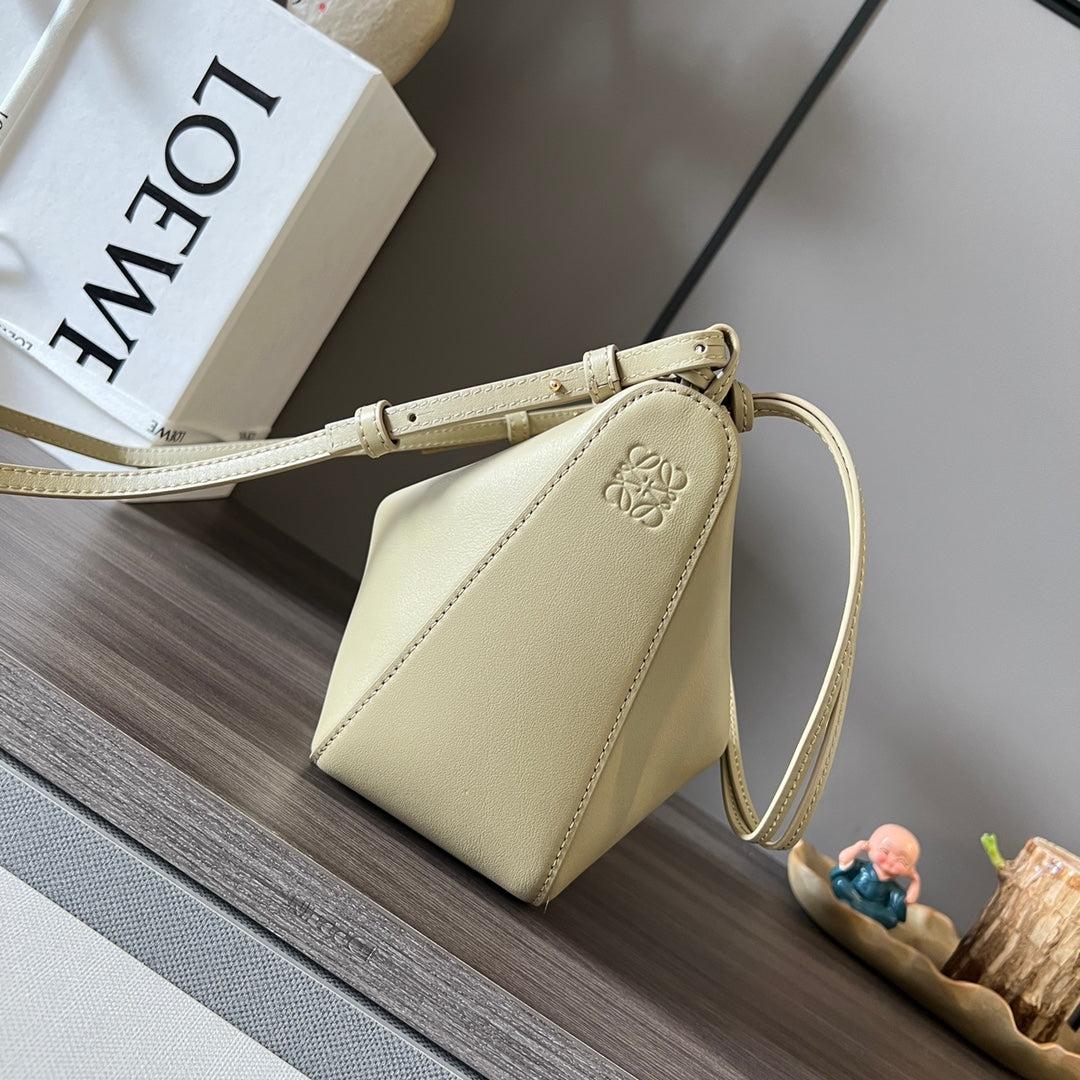 LOE LUNA HOBO 28 BAG IN BEIGE CREAM CALFSKIN - Image 3
