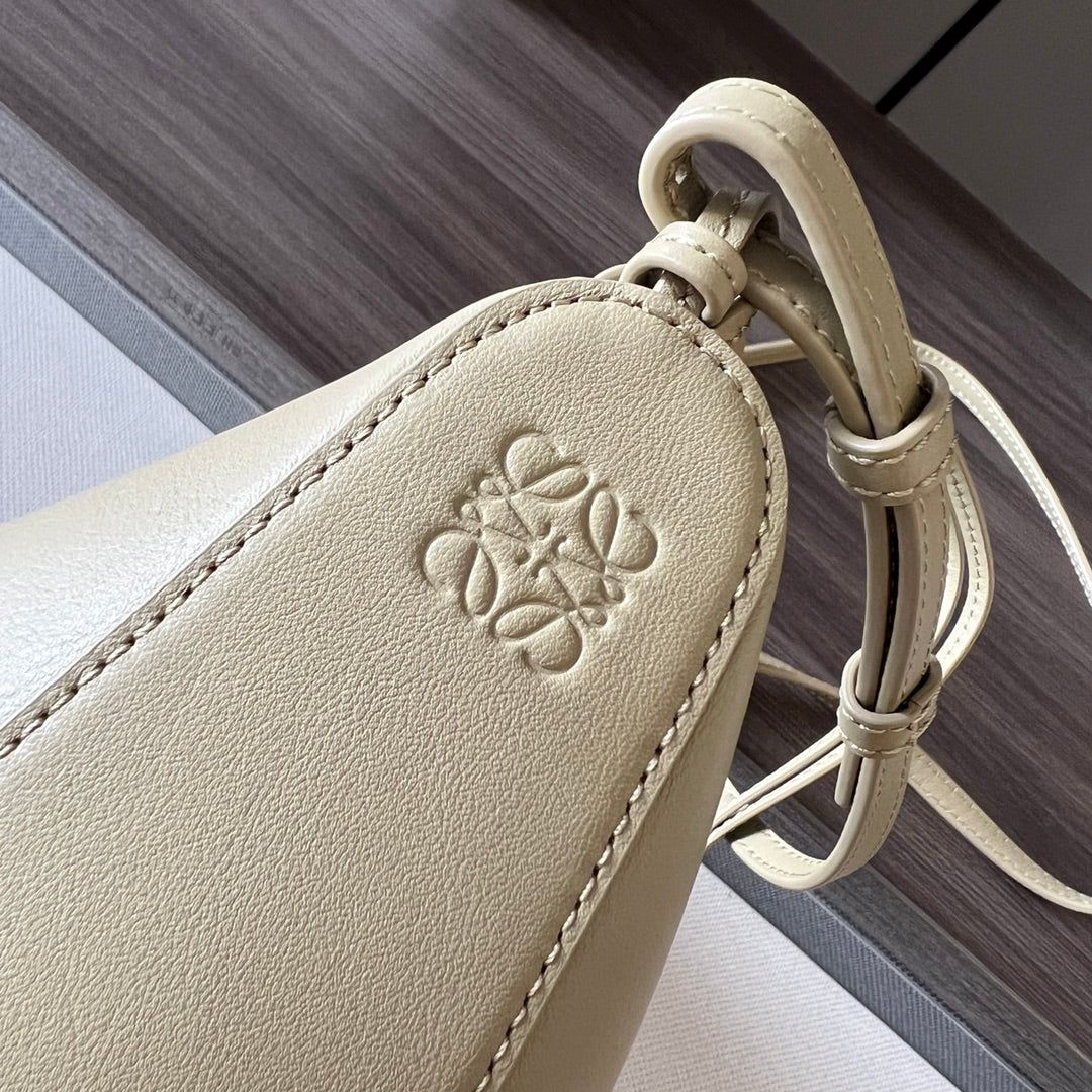 LOE LUNA HOBO 28 BAG IN BEIGE CREAM CALFSKIN - Image 7