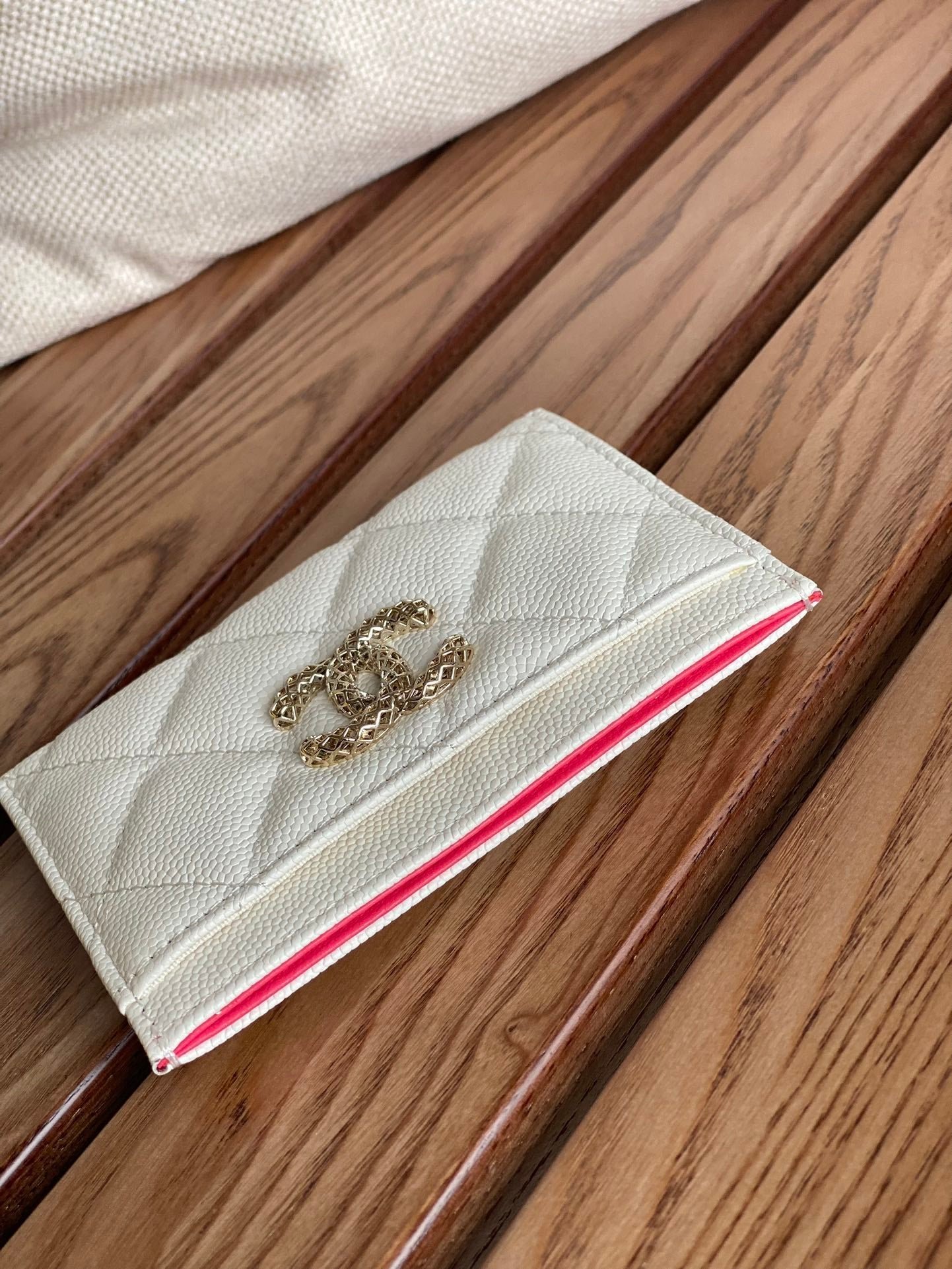 Alternative view of cc card holder 10cm white caviar