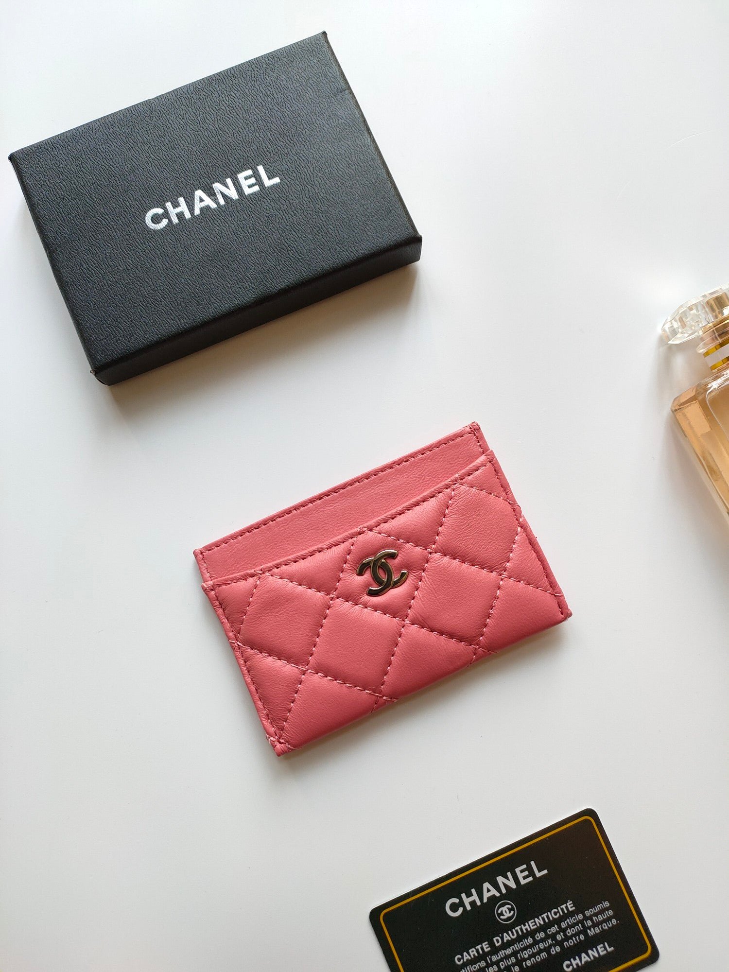 Alternative view of CC CARD HOLDER 11.2 BLUSH PINK CALFSKIN GOLD ICON